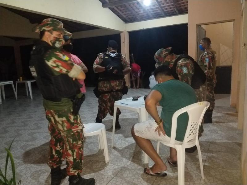 PM acaba com festa clandestina em sítio na zona rural de Teresina (Foto: Divulgação/ PM)