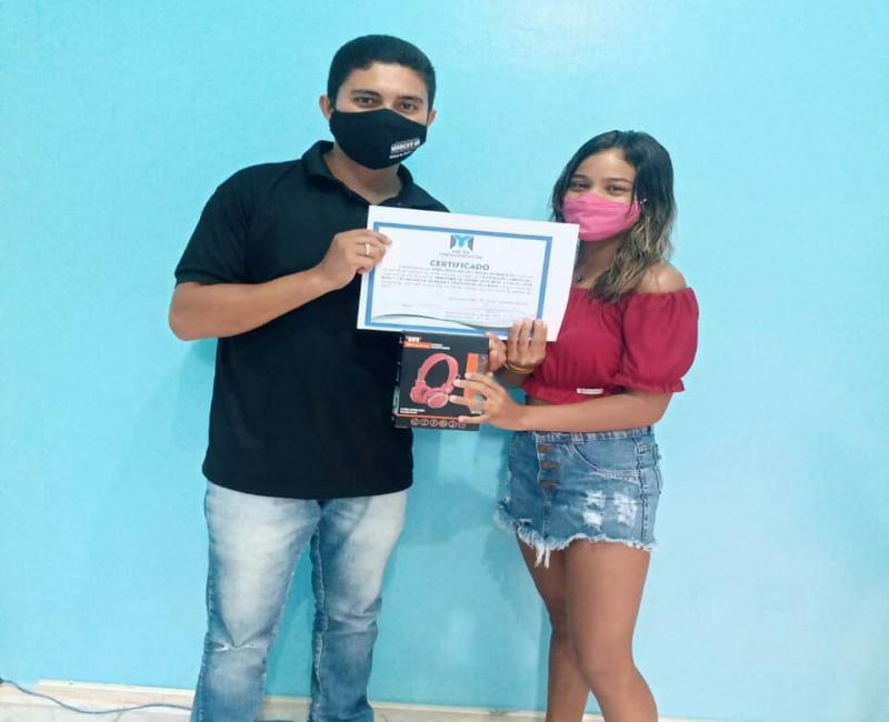 Meta Treinamentos entrega Certificados e fones de ouvido | Foto: Meta Treinamentos
