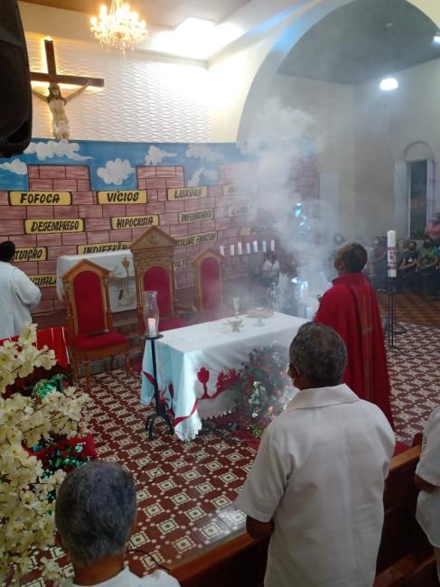 Padre Gonçalo Lima realizando o 1º Cerco de Jericó da Paroquia N. S. do Perpétuo Socorro em Demerval Lobão, Piauí