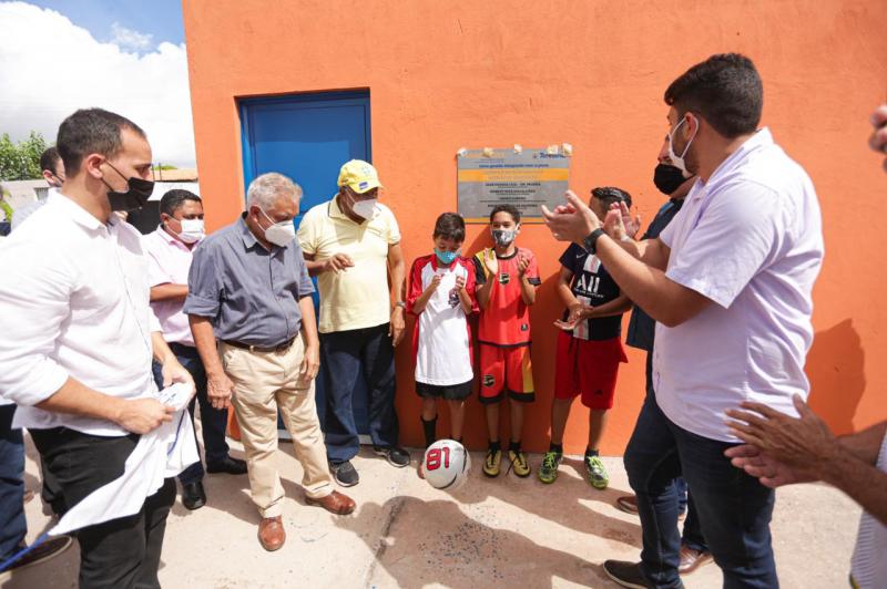 Dr. Pessoa realizou uma série de inaugurações e ainda assinatura de ordem de serviço na zona Leste de Teresina Fotos(Rômulo Piauilino/SEMCOM)