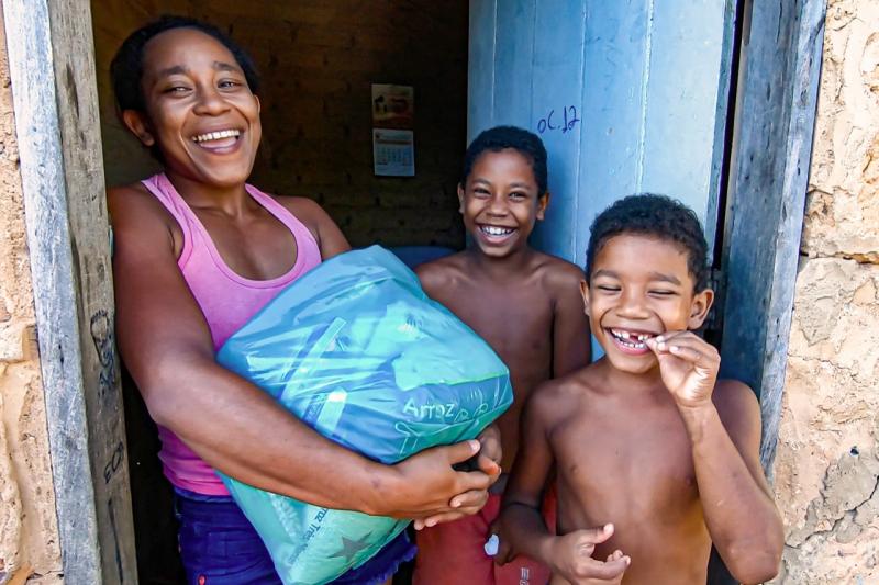 Entrega de cestas na Zona Rural