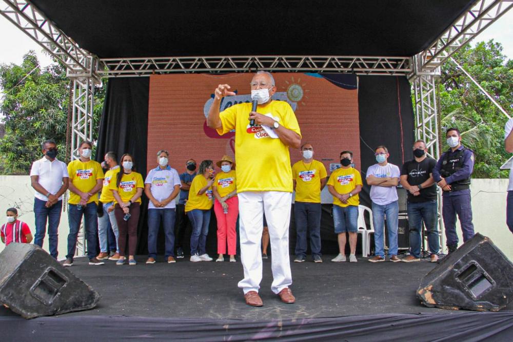 Prefeito participando do Teresina Cuida de Você realizado neste sábado (2) no Parque da Cidadania (Foto: Rafael Sérgio/Semcom)