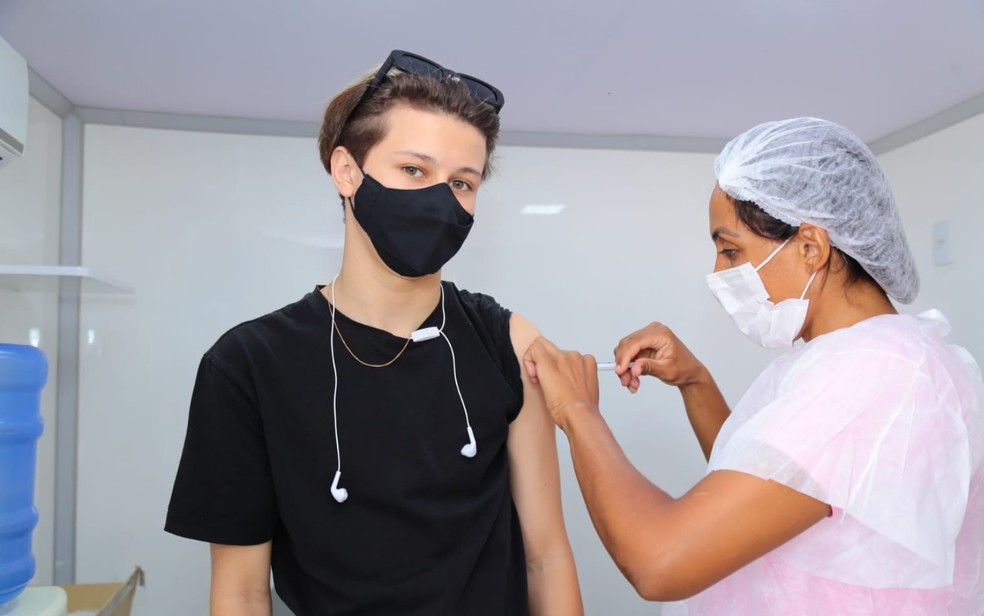 Vacinação contra Covid para adolescentes — Foto: Divulgação/Prefeitura