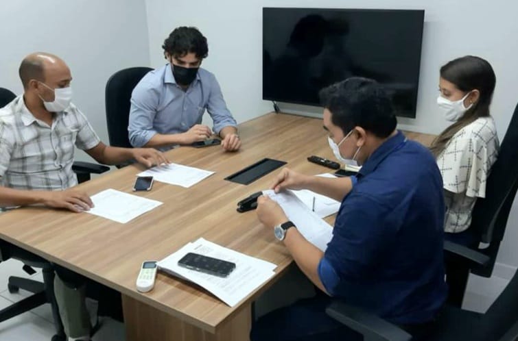 Prefeito Zé Filho e seu assessor Eufrásio Neto em reunião na Equatorial