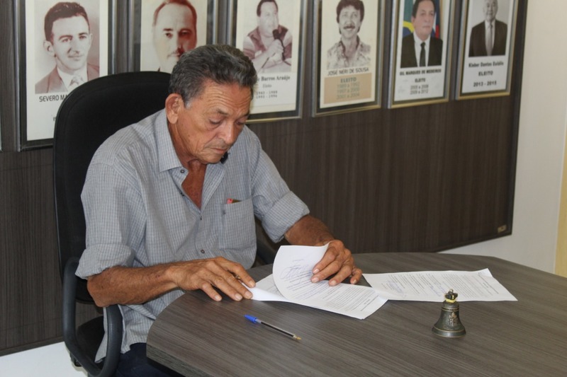 Prefeito Gil Paraibano convoca aprovados em concurso público (Foto: Isael Pereira)