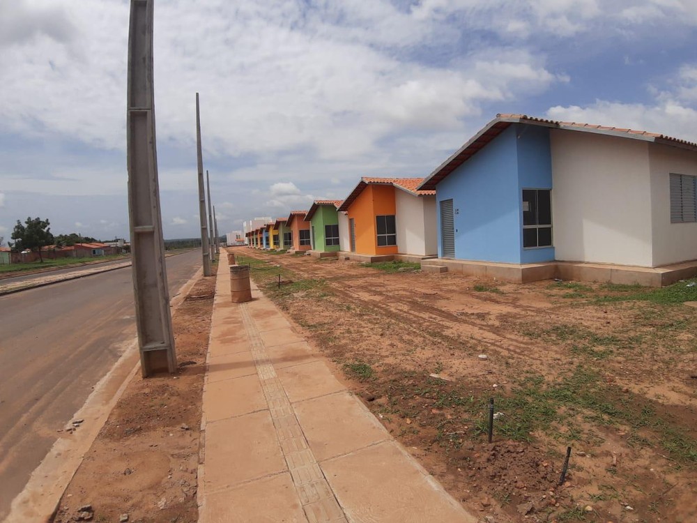 Famílias que tiveram imóveis demolidos receberam novas residências — Foto: Ascom Semduh