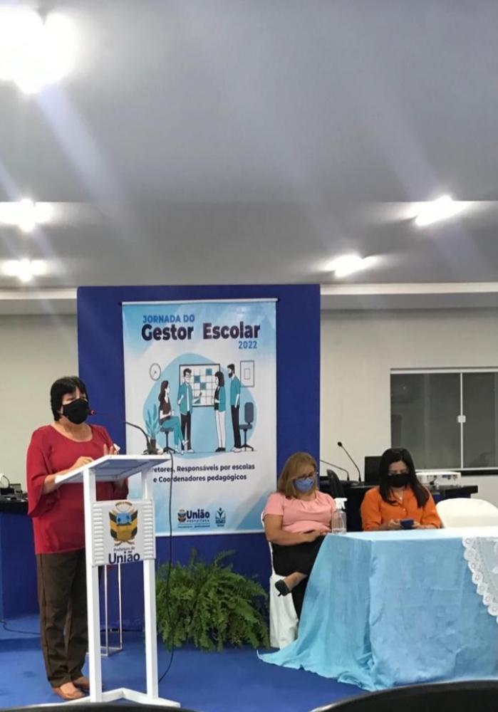 Secretária Municipal de Educação Professora Francisca Castro