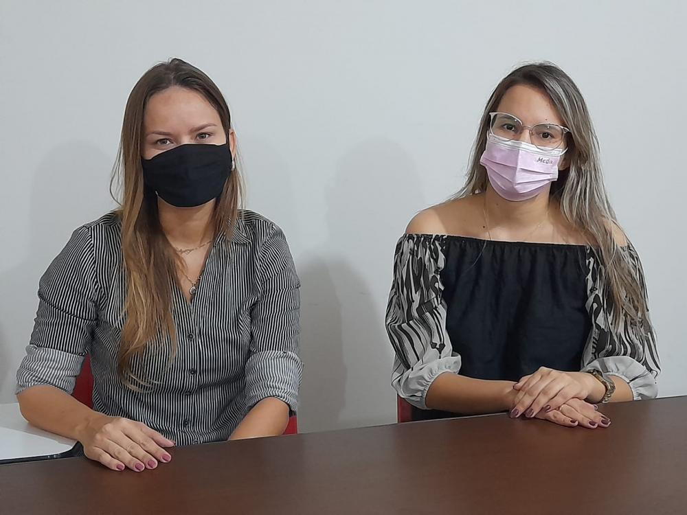 Secretária de Saúde, Tatiane Gil e Coordenadora de Imunização, Mariana Fontes, esclareceram sobre o funcionamento da vacinação (Foto: Jackelany Vasconcelos)