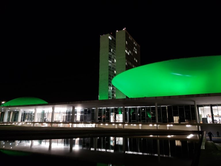 Cúpulas do Senado e da Câmara serão iluminadas de verde desta quarta-feira até domingo - (Foto: Pierre Triboli/Câmara dos Deputados)