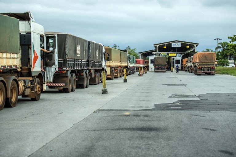 Dados apontam que 26% dos caminhões que rodam no País possuem mais de 30 anos de fabricação - (Foto: Cláudio Neves/Portos do Paraná)