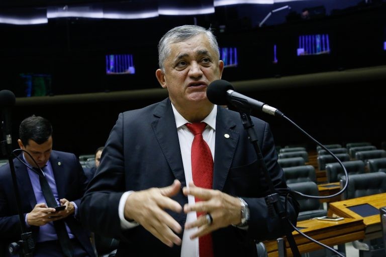 José Guimarães: 