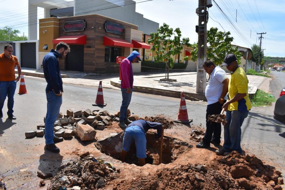 Equipe de Engenheiros e profissionais da Prefeitura de Picos realizam monitoramento e acompanham obras (Foto: Roberto Oliveira)