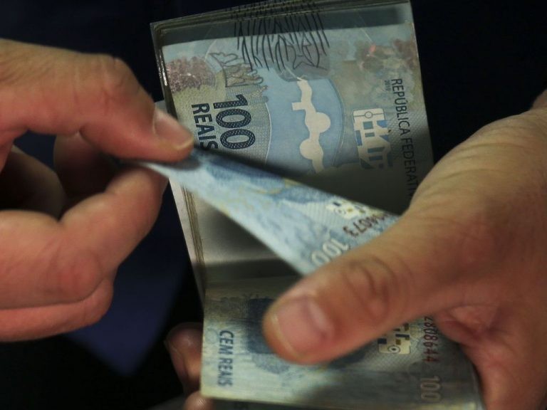 Mais de R$ 6,8 bilhões vai custear o aumento real do salário mínimo - (Foto: José Cruz/Agência Brasil)