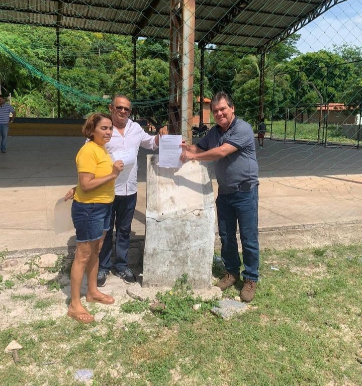  A professora Edite assinou como testemunha a ordem de serviço.