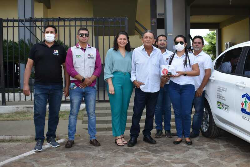 Entrega de carro 0KM para o conselho Tutelar de Picos (Foto: Jackelany Vasconcelos)