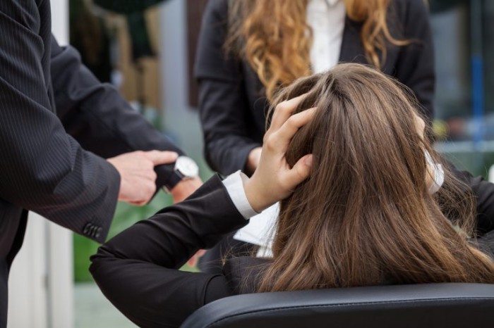 Segundo a OIT, mulheres jovens são duas vezes mais propensas a sofrer assédio no trabalho - (Foto: Depositphotos)
