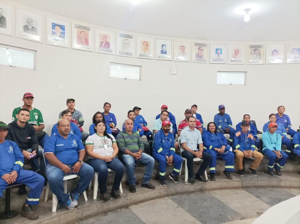 Encontros formativos visam contribuir com a segurança dos profissionais que atuam na limpeza pública de Picos (Foto: Maria Hilda)