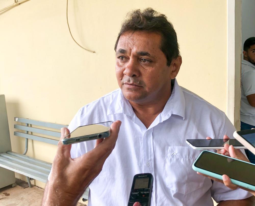 Secretário de Defesa Civil, João Araújo, explica como se dará as ações da pasta mediante os danos causados pelas chuvas (Foto: Isael Pereira)
