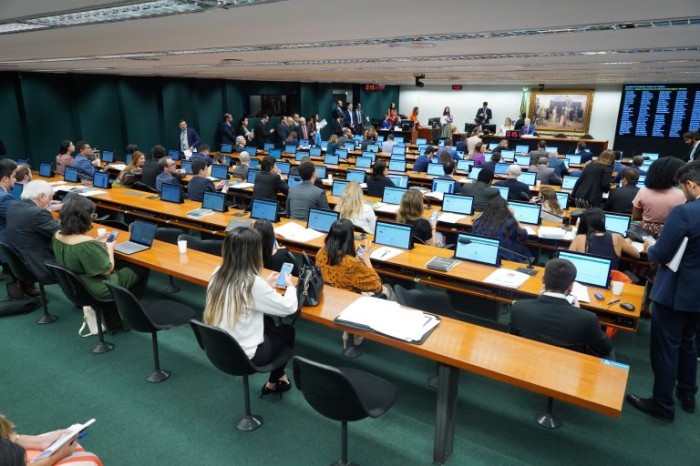 Debate ocorreu durante reunião da Comissão de Constituição e Justiça nesta terça-feira (18) - (Foto: Pablo Valadares / Câmara dos Deputados)