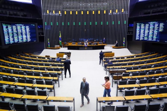 Deputados votam projetos no Plenário - (Foto: Pablo Valadares/Câmara dos Deputados)