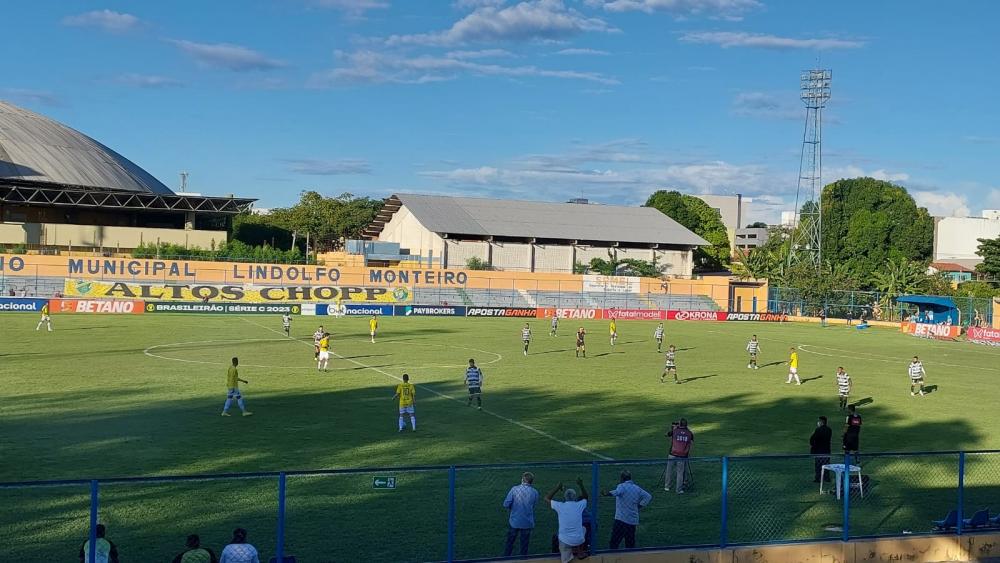 Torcedor é conduzido à delegacia após cometer injúria racial em jogo da Série C, em Teresina Jade Araújo/A10+