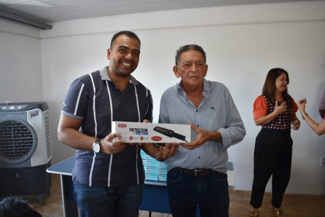 Entrega de detectores de metais para todos os gestores escolares. Foto: Daniel Holanda.