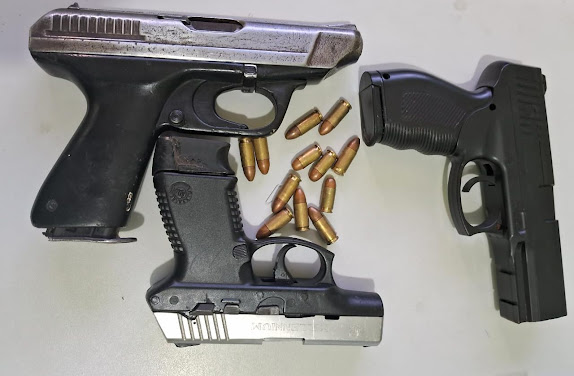 Armas encontradas junto com a moto furtada