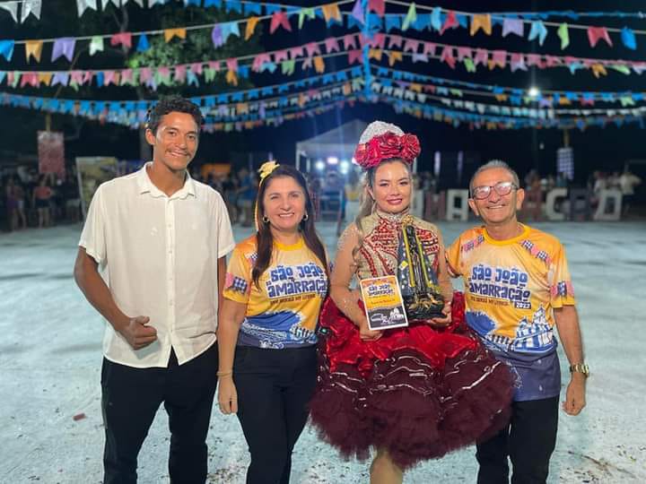 Prefeita Maninha no encerramento do São João da Amarração 