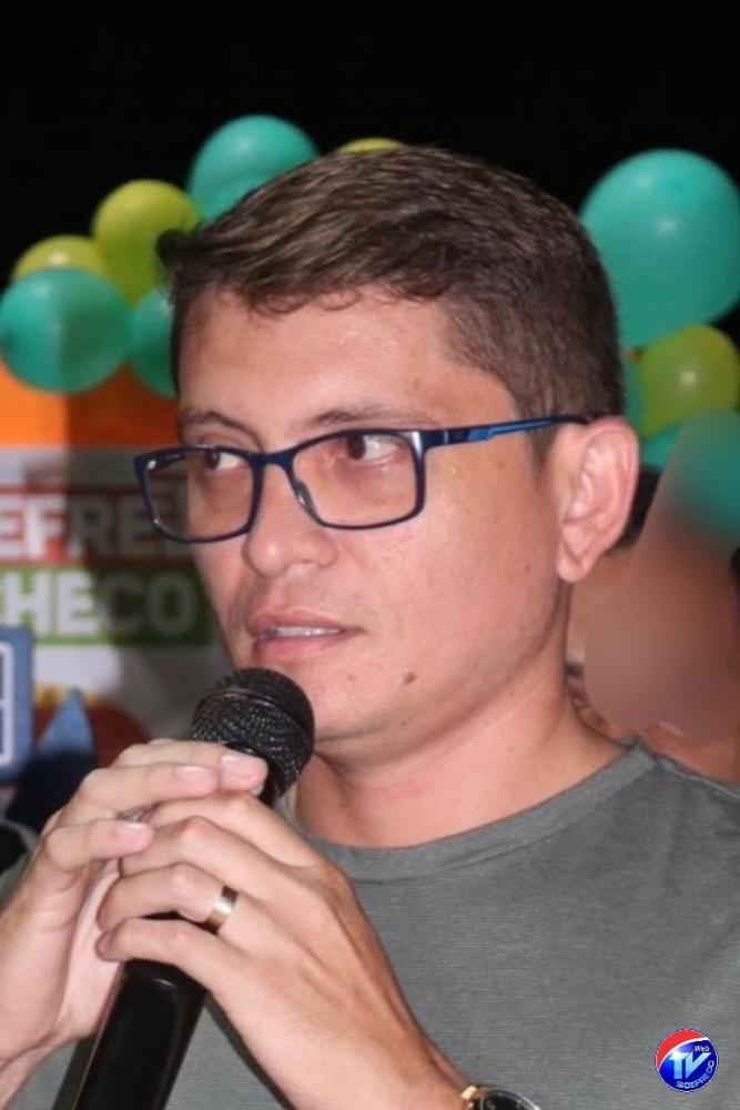 Ver. Douglas Pereira 