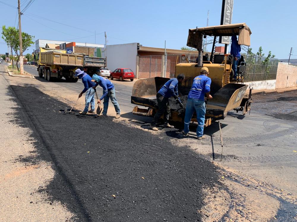 Obras de asfaltamento contemplará diversas pessoas que transitam pela região (Foto: Júnior Sousa)