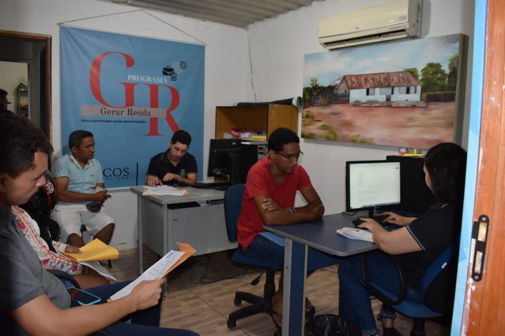 Empreendedores sendo cadastrados no Programa Gerar Renda (Foto: Ivonete Reis)