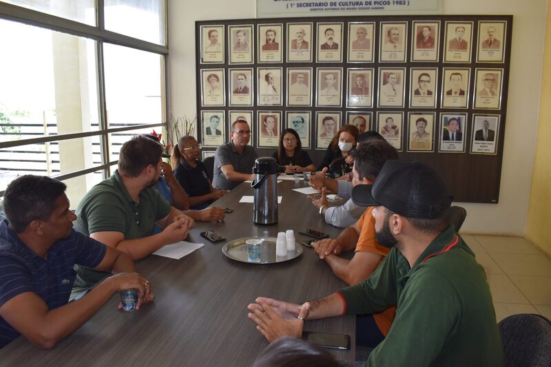 Reunião para alinhar os detalhes das festividades do aniversário de Picos (Foto: Ivonete Reis)