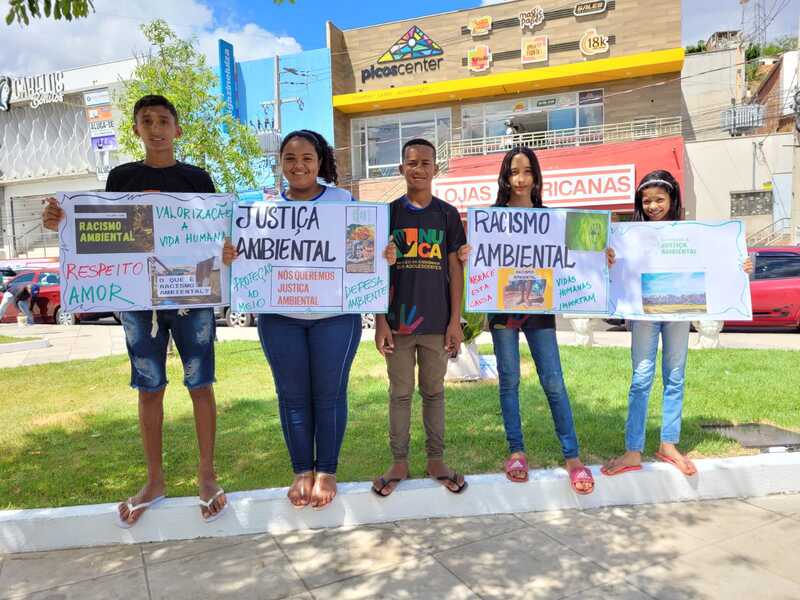 Alunos realizaram ação no Centro da cidade (Foto: Rawena Sousa)