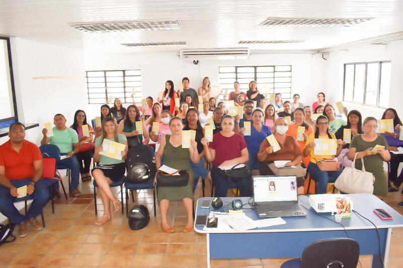Gestores também foram contemplados com folder informativo (Foto: Rawena Sousa)