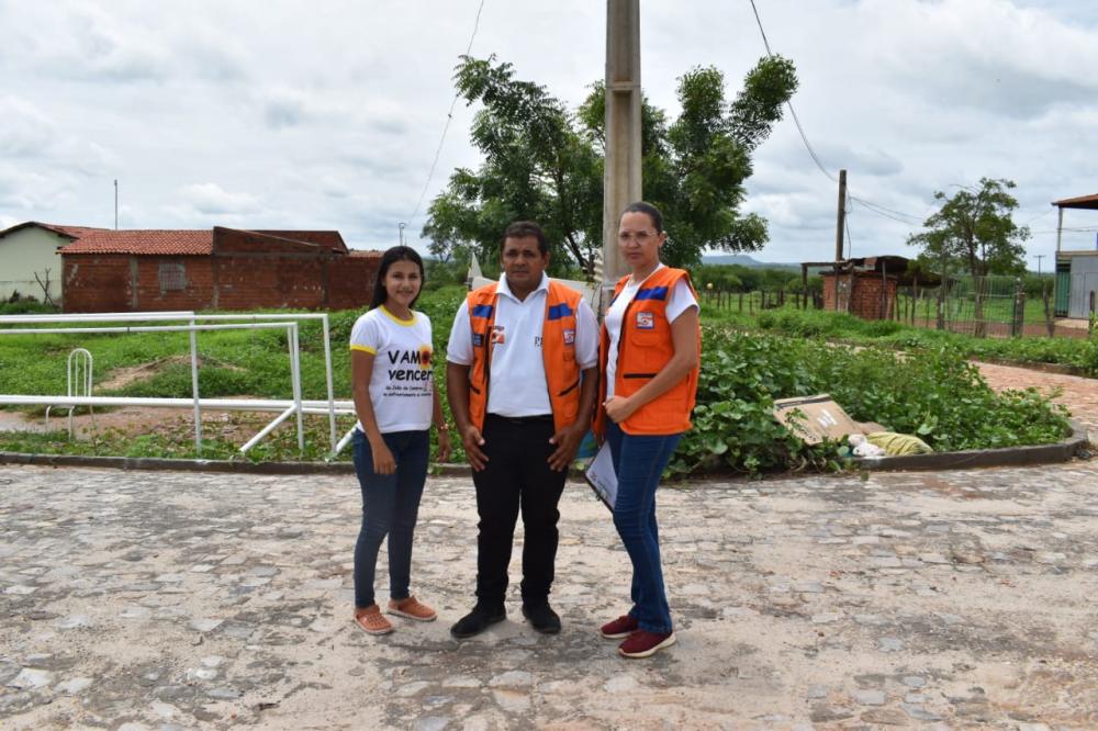 Equipe de Defesa Civil do Município esteve presente na localidade (Foto: Daniel Holanda)