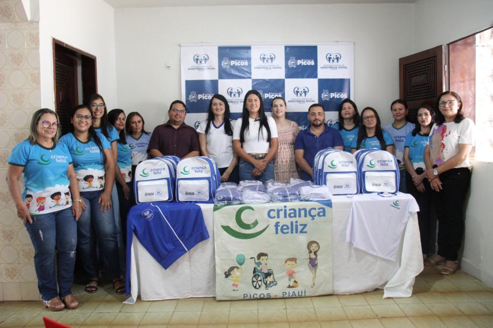Equipe de visitadoras do programa receberam kits de identificação (Foto: Rawena Sousa)