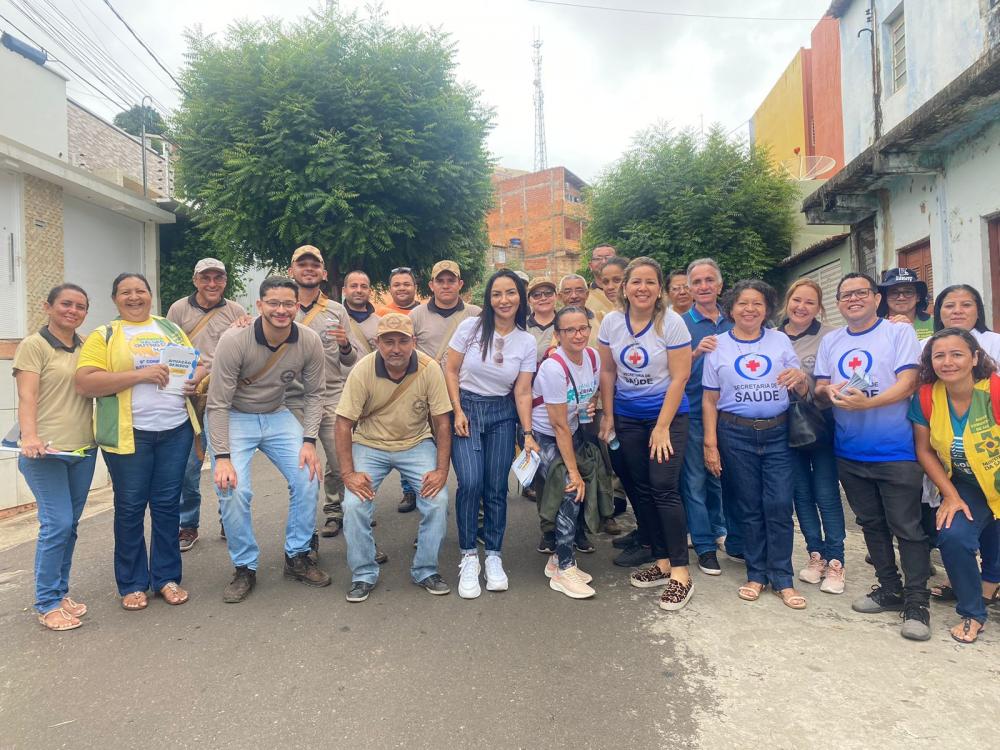 Equipe do mutirão no bairro Paroquial (Foto: CCOM)