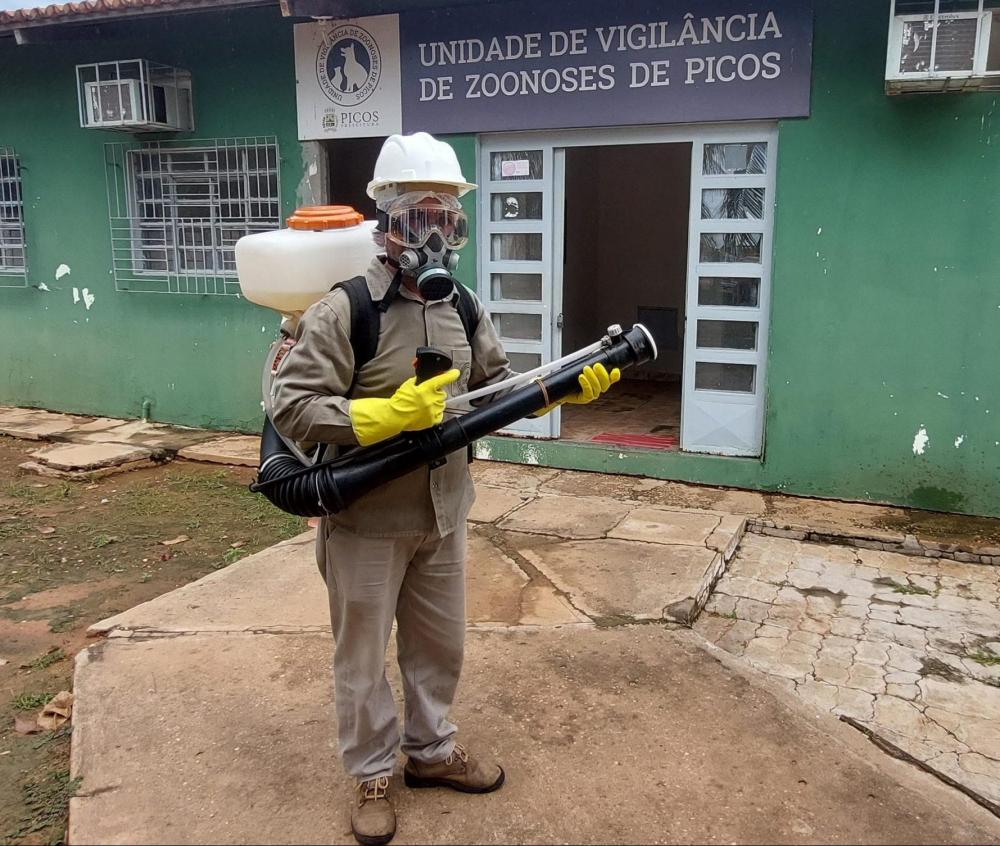Agente da Unidade de Vigilância Zoonoses de Picos, Virgílio (Foto: Maysa Martins)