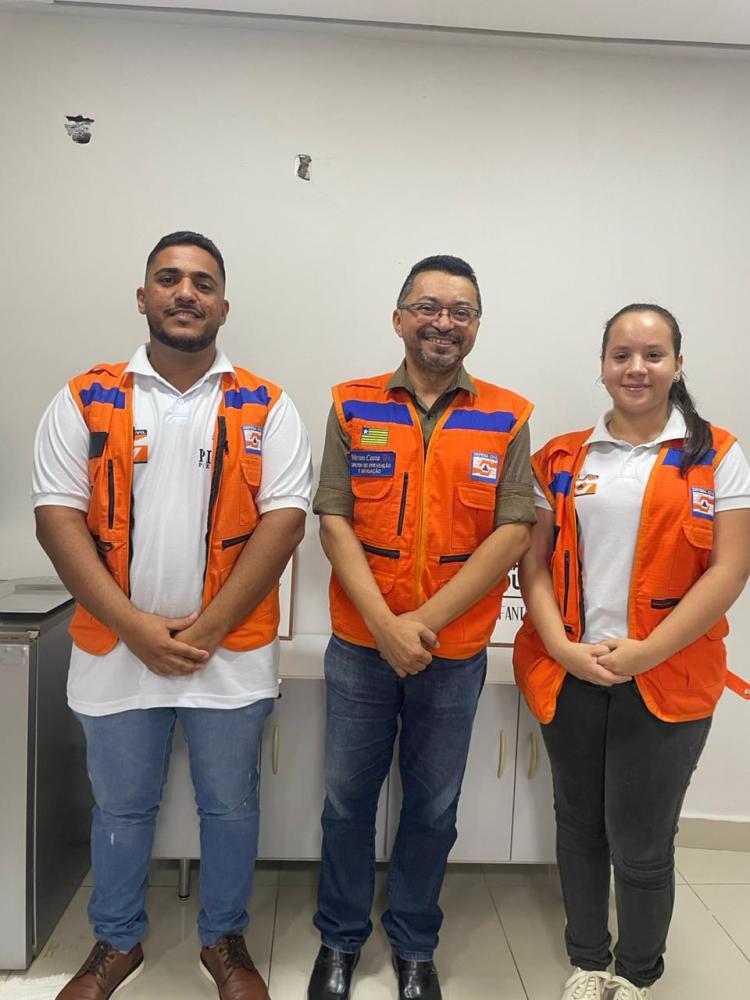 Equipe da Defesa Civil de Picos reunida com Diretor de Prevenção e Mitigação da Defesa Civil do Estado do Piauí (Foto: Arquivo Pessoal)