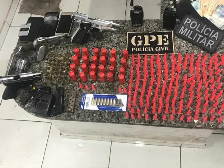 Armas apreendidas pela PM. (foto: PM)