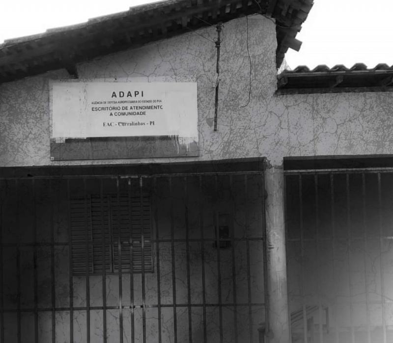 Prédio está abandonado. 