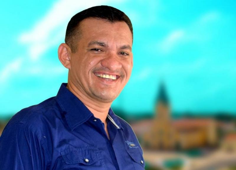 Ronaldo Gomes - prefeito de Luzilândia. 