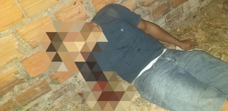 Jovem é morto com tiro na cabeça.