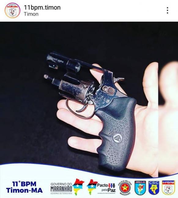 Arma apreendida pela PM. 