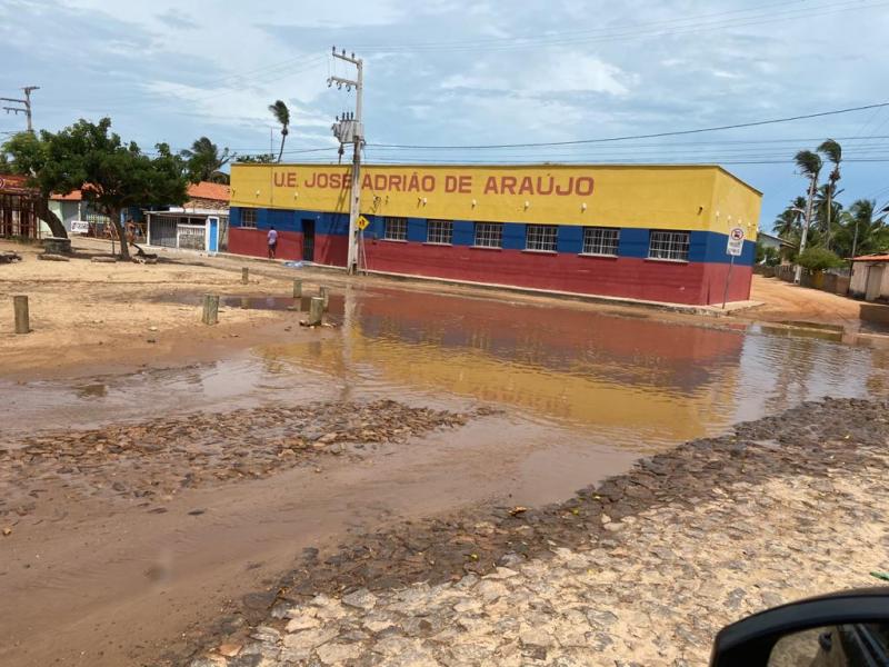 Abandono do gestor causa transtornos para a população. Na foto vemos a Praça da Barra Grande. basta uma chuva e ela fica debaixo d'água