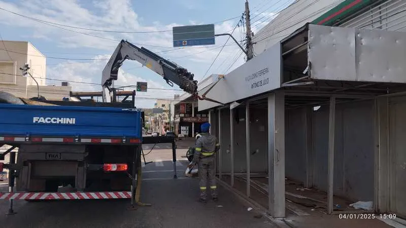 Prefeitura de Picos atende reinvindicação da população com a remoção das paradas de ônibus