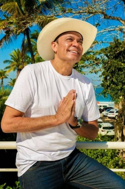 Frank Aguiar agora é Luz Aguiar. 