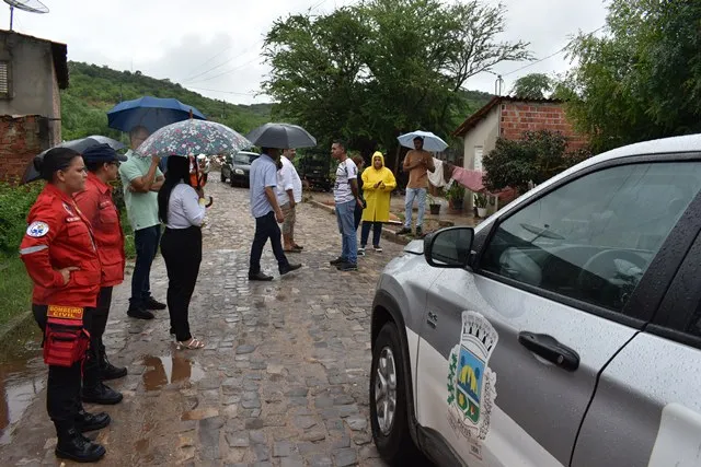 Um dos primeiros bairros a ser visitado foi o Bairro São Sebastião que é mais com Malvinas e Papelão