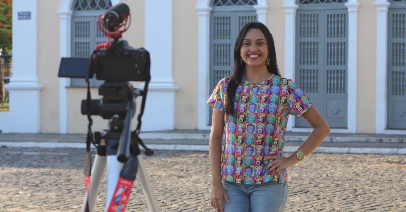Vitória Vivian Nova Apresentadora Do Caçando Conversa