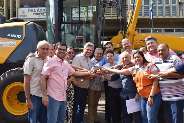 Tanto o maquinário pesado quanto os veículos utilitários foram viabilizados junto a Bancada Federal.